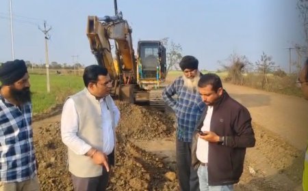 सड़क निर्माण में भ्रष्टाचार देख भड़के इंजीनियर विधायक अग्रवाल ,लगाई अधिकारियों की क्लास, बोले- 'मैं भी इंजीनियर हूं, यह घटिया काम नहीं चलेगा