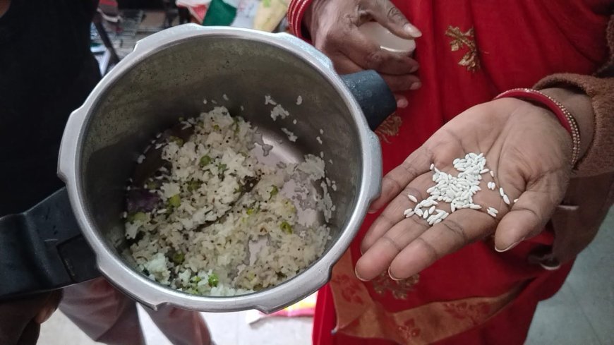 राशन माफिया का खौफनाक खेल : अब गरीबों की थाली में 'प्लास्टिक' का जहर ;  कालाबाजारी के बाद अब मिलावट के बड़े घोटाले की आशंका