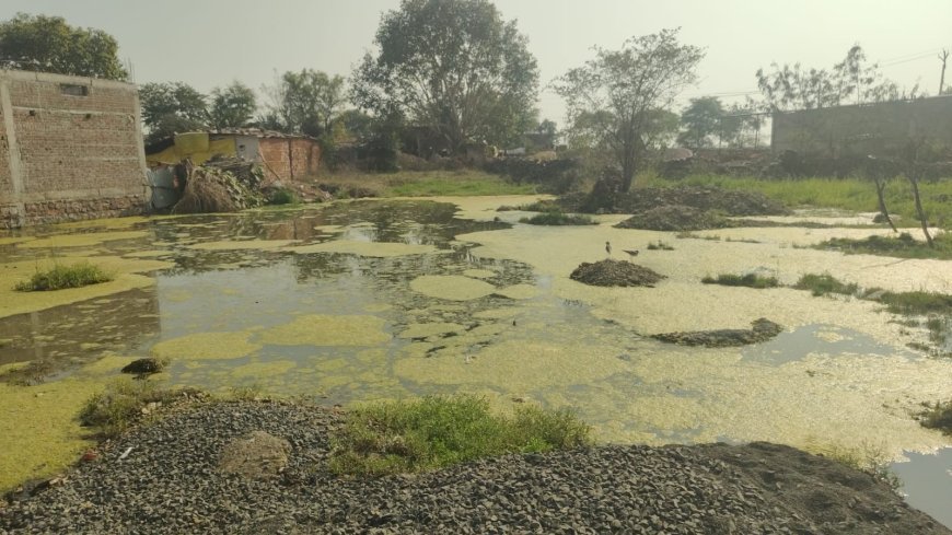 कलेक्टर के आदेश को भी ठेंगा ! 65 लाख की अस्पताल पर संकट, गड्ढे में निर्माण की तैयारी से ग्रामीणों में आक्रोश