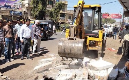 भुल्लनपुरा चौराहे पर चला बुलडोजर, हादसों के बाद खुली प्रशासन की नींद