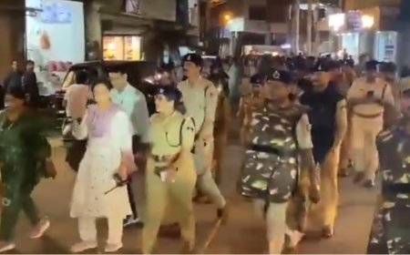 पदभार संभालते ही एक्शन मोड में गुना कप्तान हितिका वासल,  शहर में निकाला पैदल फ्लैग मार्च