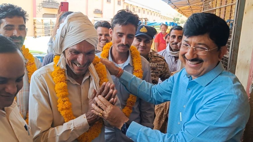 गुना में समर्थन मूल्य पर खरीदी हुई शुरु, कलेक्टर ने किसान को पहनाई माला