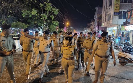 गुना में एसपी हितिका वासल के नेतृत्व में पुलिस का पैदल मार्च, आमजन में बढ़ाया सुरक्षा का भरोसा