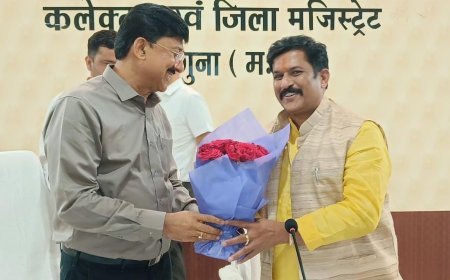इलेक्ट्रिक कार से गुना पहुंचे केपी यादव , स्वागत से दूर रहे सिंधिया समर्थक