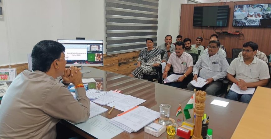 उपलब्ध संसाधनों में अच्छा कार्य करने का जज्बा रखें अधिकारी: कलेक्टर