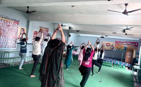 विश्व योग दिवस पर मॉडर्न चिल्ड्रेन स्कूल में भव्य योग शिविर