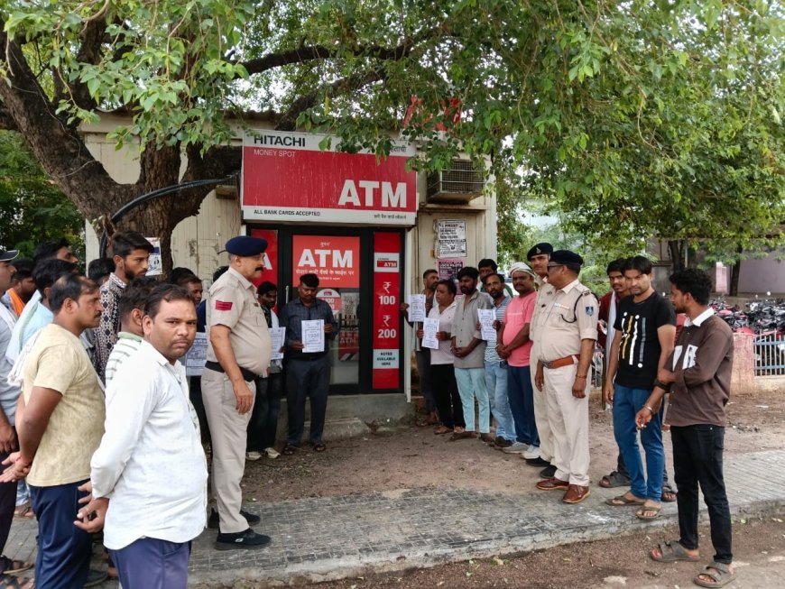 जीआरपी ने साइबर फ्रॉड से बचने यात्रियों को किया जागरुक