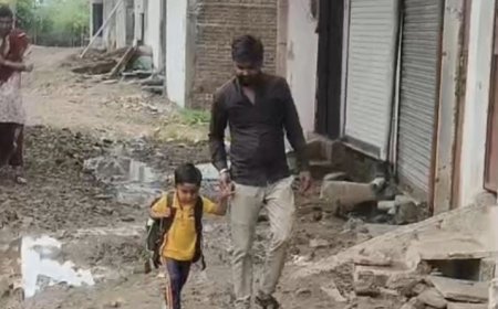 नेताओं के खाली प्लॉटों पर चमचमाती सड़क, जनता के लिए सिर्फ कीचड़