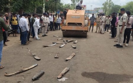 बुलेट राजा को सबक! कर्कश साइलेंसरों पर चला रोड रोलर