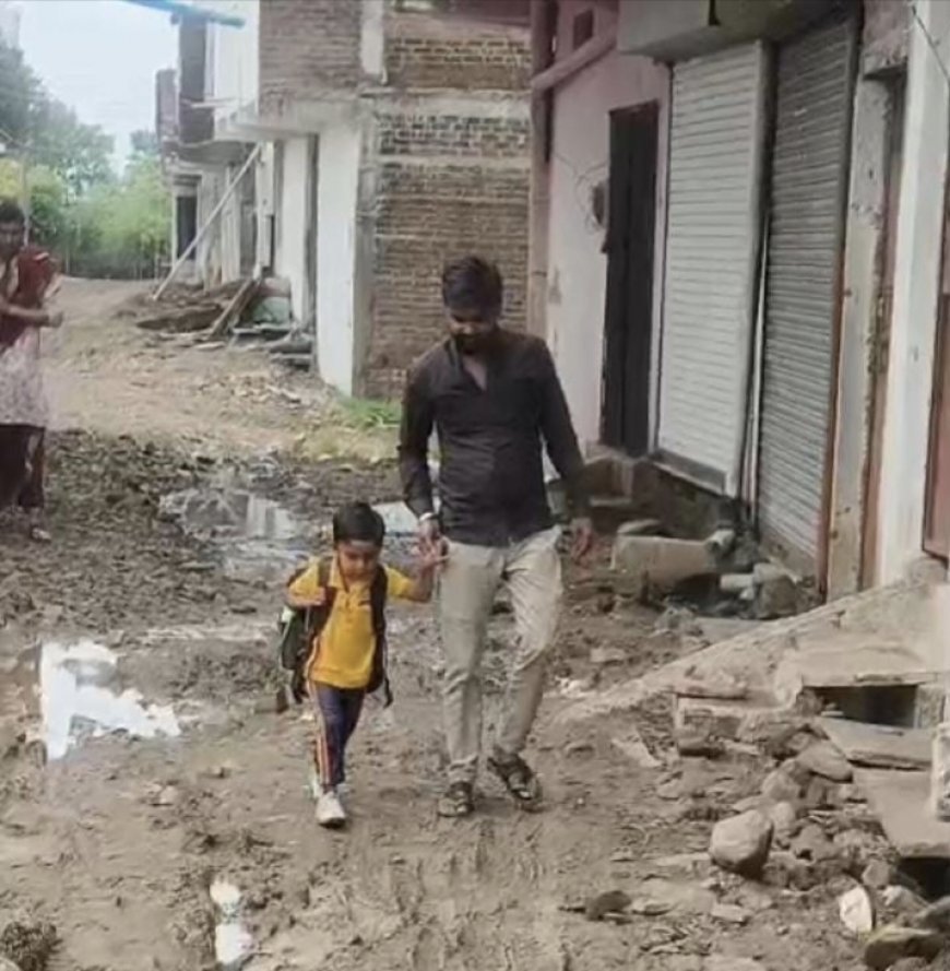 नेताओं के खाली प्लॉटों पर चमचमाती सड़क, जनता के लिए सिर्फ कीचड़