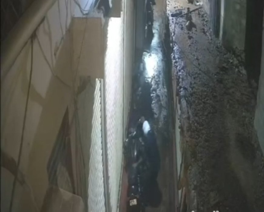 आधी रात को घर के बाहर खड़ी बुलेट लेकर भागे चोर