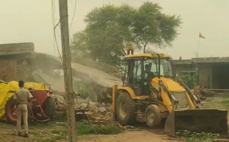 चक चूरेला लूट कांड  के अपराधियों की अवैध सम्पत्तियों पर कनेरा में चला बुलडोजर
