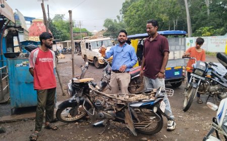 मिस्त्री ने खराबी सुधारने पूरी गाड़ी खोल दी, फिर पेट्रोल में निकला पानी!