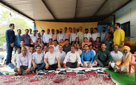 रिटायर और पदोन्नत साथियों का कलेक्ट्रेट कर्मचारियों ने किया सम्मान