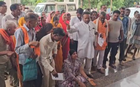 वार्ड 25 के रहवासियों का फूटा नपा के नाकेदार पर गुस्सा