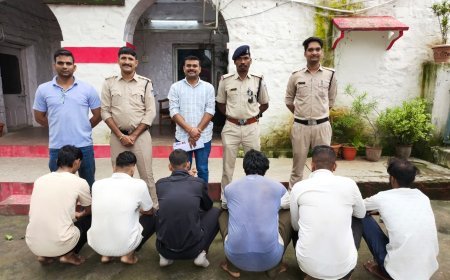 खंडहर मकान में चल रहा था जुआ, पुलिस ने 13 जुआरी पकड़े