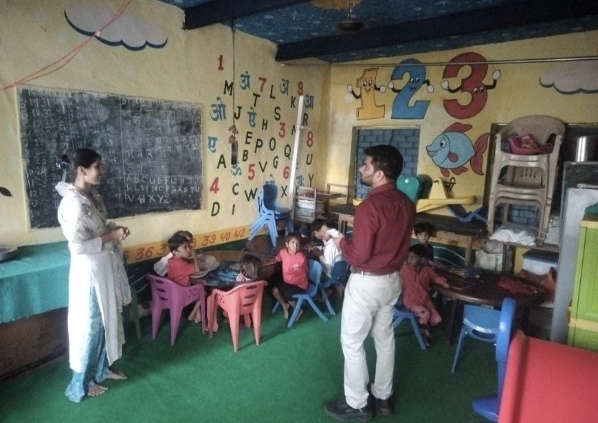 कहीं बंद मिले ताले तो कहीं नदारद थीं कार्यकर्ता