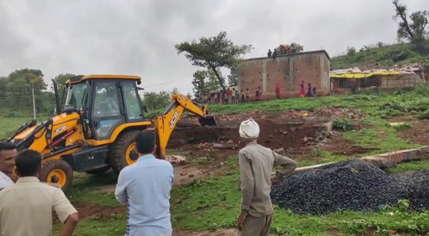 एनएफएल इंजीनियर और मंगेतर से बर्बरता करने वालों की जमीन पर चला बुलडोजर