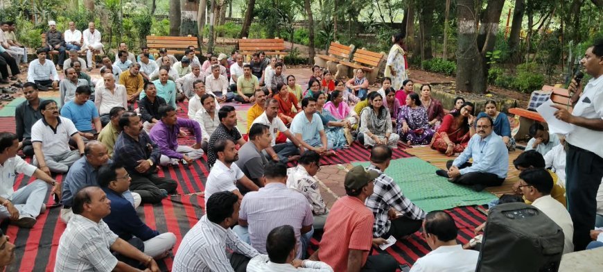 शिक्षकों ने लिया संकल्प, नहीं भरेंगे टीईटी परीक्षा का फार्म