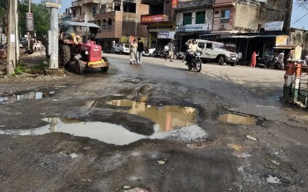 भारी वाहनों के बोझ और झूलते बिजली तारों से सहमा राघौगढ़